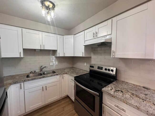 Building Photo - Coastal Condo for Rent in Del Mar – Beachside Living at Its Best