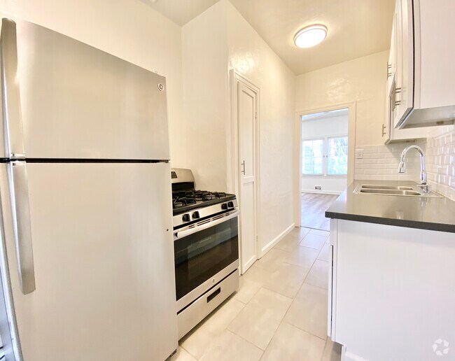 Building Photo - 840 N Alta Vista Blvd Unit 1/2 Rental