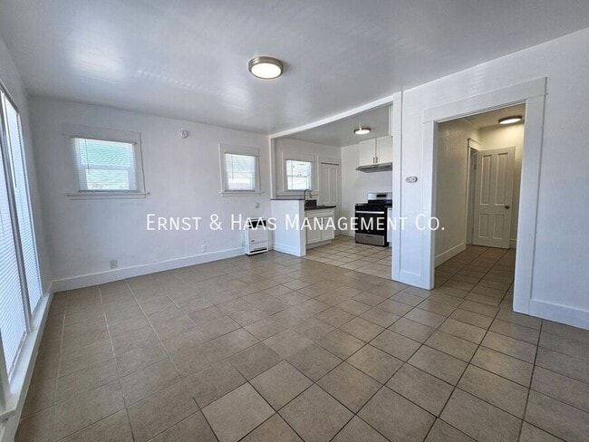 Photo - 1468 Alamitos Ave