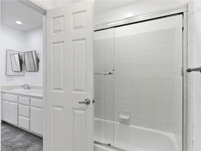 Building Photo - 16291 Countess Dr Unit 115