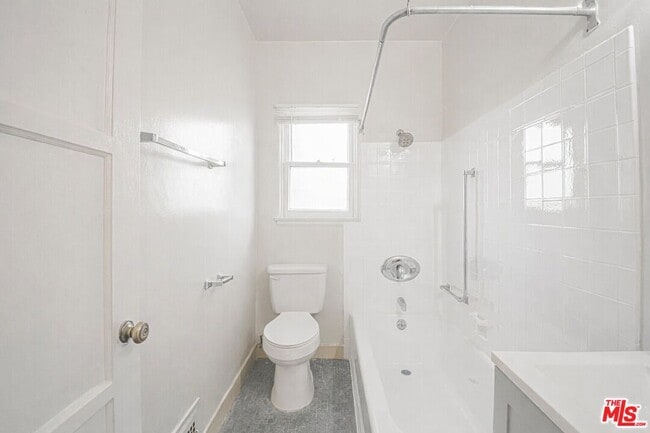 Photo - 537 S Kenmore Ave Unit 300