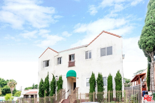 Building Photo - 821 N Vendome St