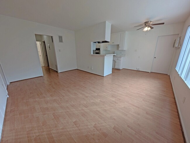 Photo - 3365 Keystone Av Unit 1