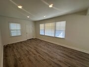 Living room - 2711 W Victory Blvd