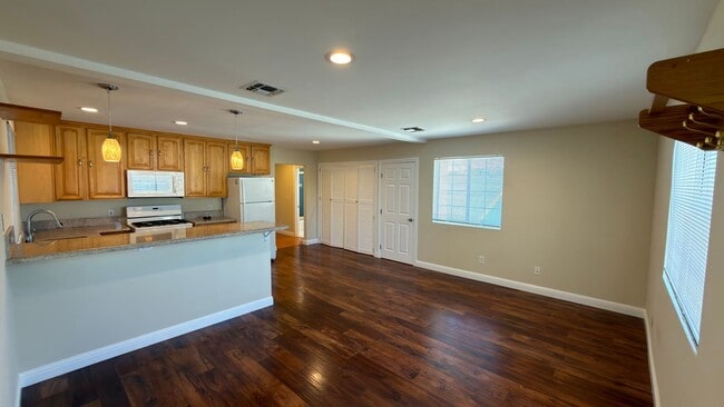 Building Photo - 2616-2618 Cullen St Unit 2616