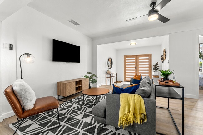 Photo - 623 W 42nd St Unit Main