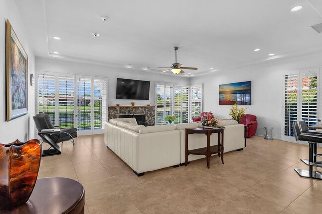 Photo - 10 Colgate Dr