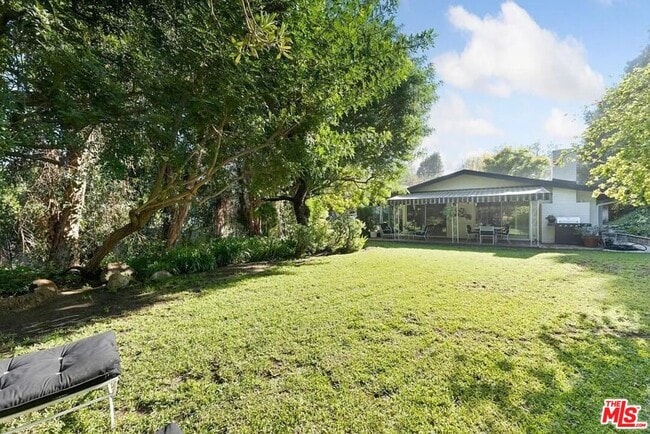 Photo - 4363 Hayvenhurst Ave