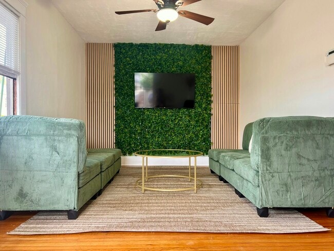 Photo - 2717 Wightman St