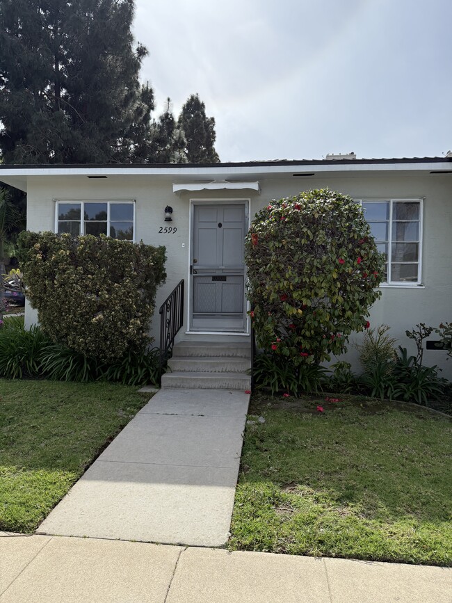 Building Photo - 2599 Wellesley Ave Unit 2599