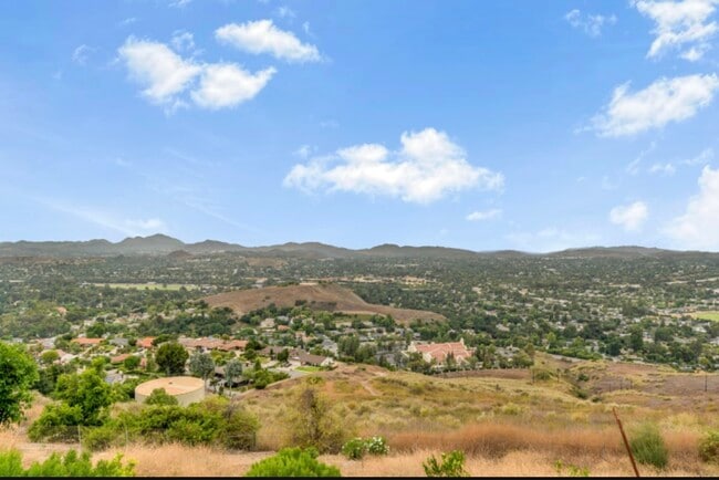 Photo - 2506 Sapra St