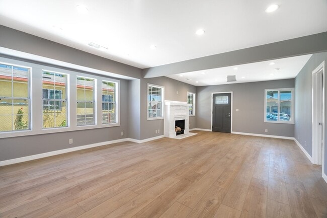 Photo - 1049 W 62nd St Unit 1049