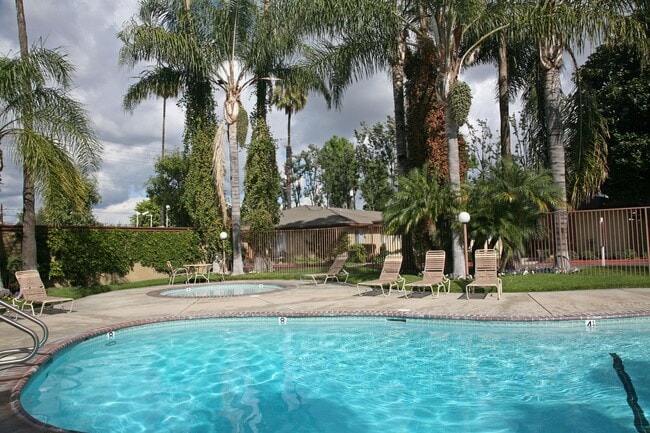 Photo - Country Squire Apartments