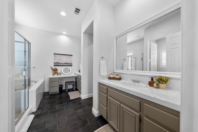 Photo - 27067 Sunningdale Way