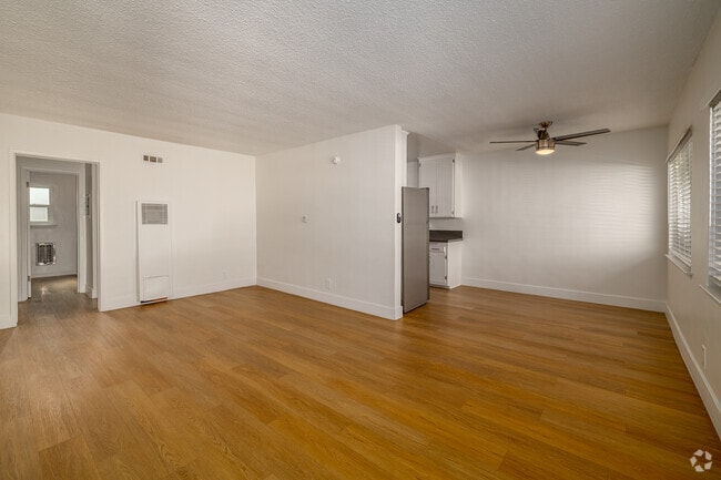 1BR, 1BA - 500SF - Living Room - Casa de Coco