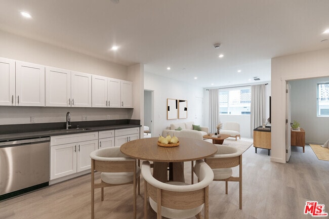 Building Photo - 1227 N Berendo St Unit #103 Rental