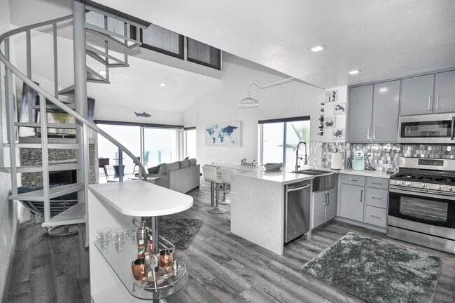 Photo - 706 Ocean Ln