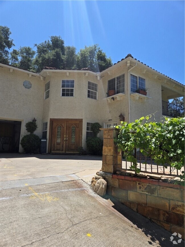 Building Photo - 2 Bradbury Hills Rd Rental
