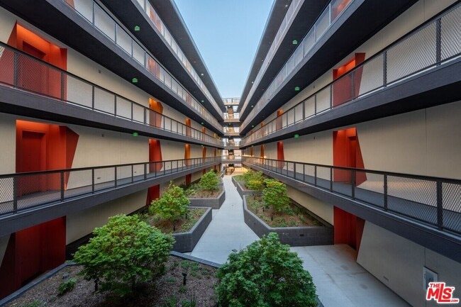 Photo - 107 S Hewitt St