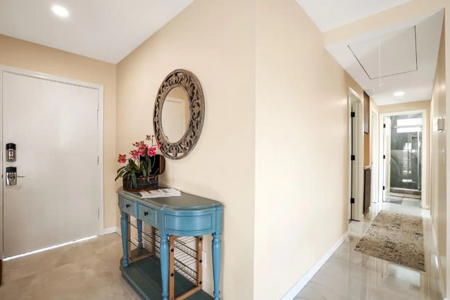 Photo - 390 Seneca St