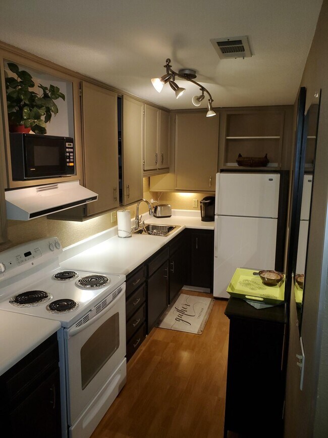 Photo - 2810 N Arcadia Ct Unit 214