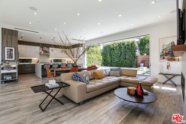 Photo - 912 N Crescent Heights Blvd