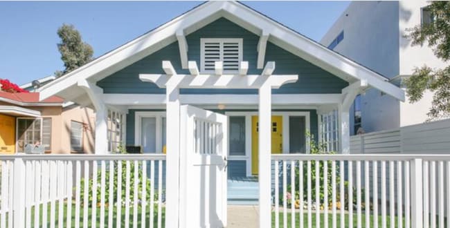 Irresistible curb appeal - 232 Market St House