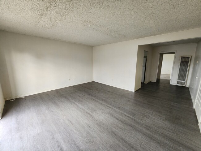Building Photo - 2385 Chanslor St Unit #4