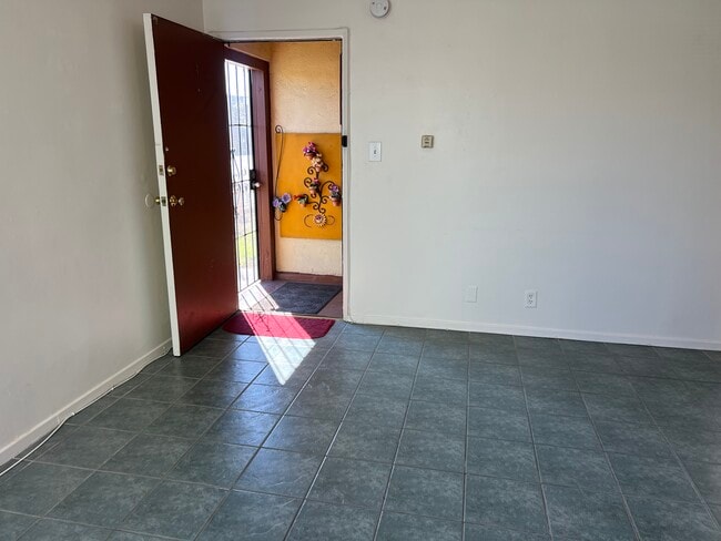 Building Photo - 11881 Jefferson Blvd Unit 3
