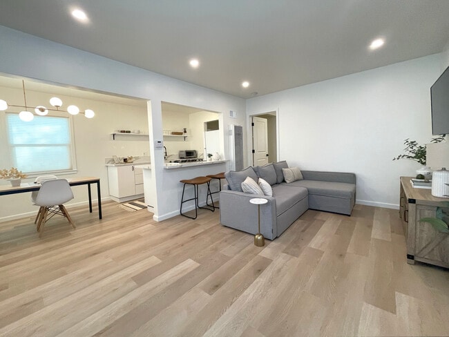 Photo - 813 W Beach Ave Unit #3