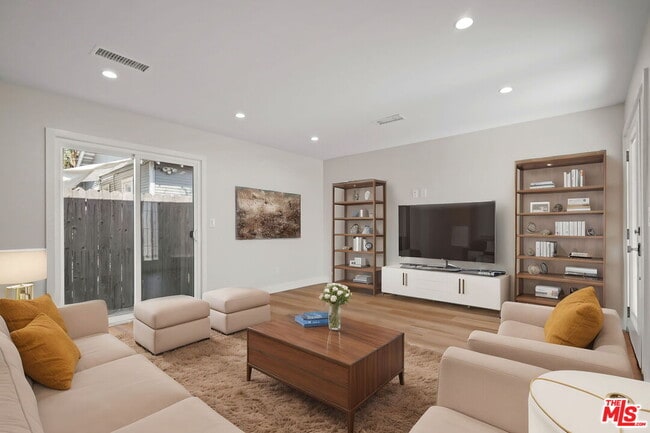 Photo - 1561 E Elizabeth St