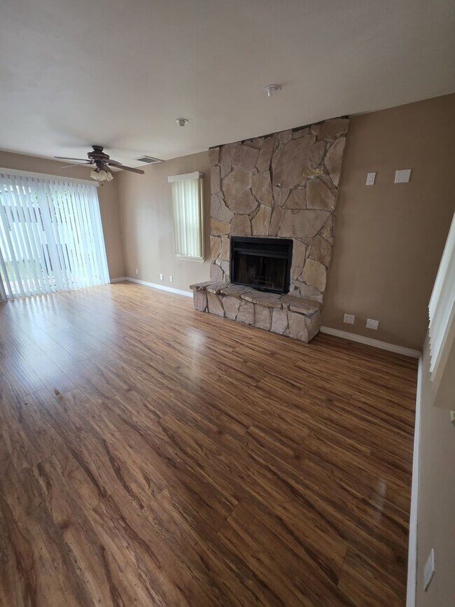 Photo - 2072 Unit 5034