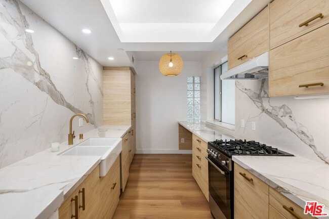 Building Photo - 171 N Church Ln Unit 204