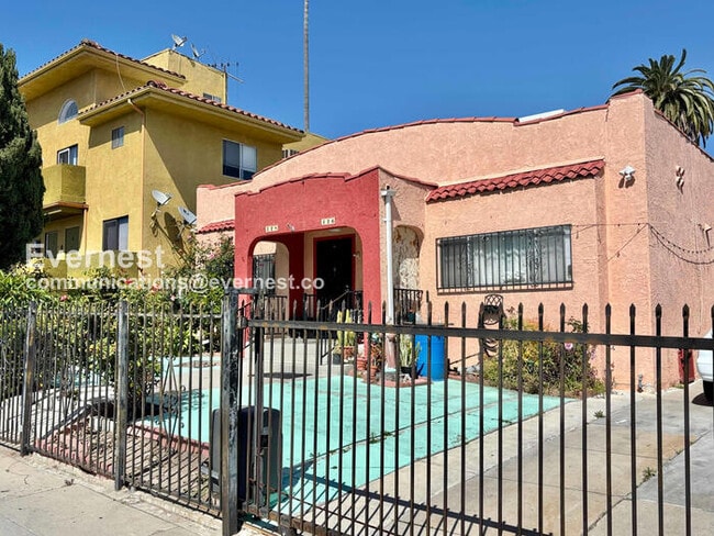 Building Photo - 428 1/2 North Kingsley Drive