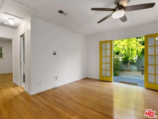 Photo - 906 Venezia Ave