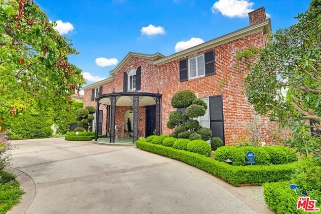 Photo - 516 S Rimpau Blvd