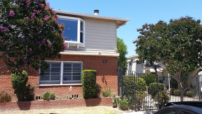 Front View - 1321 E Appleton St Unit #4