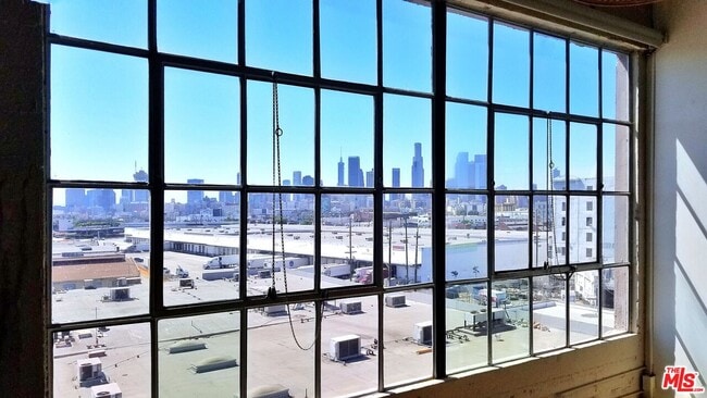 Photo - 1855 Industrial St Unit 611