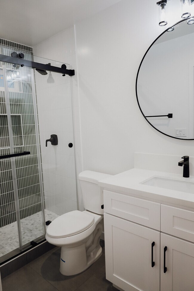Master Bath - 233 E 25th St Unit 233
