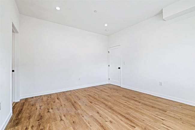 Photo - 522 1/2 N St Andrews Pl