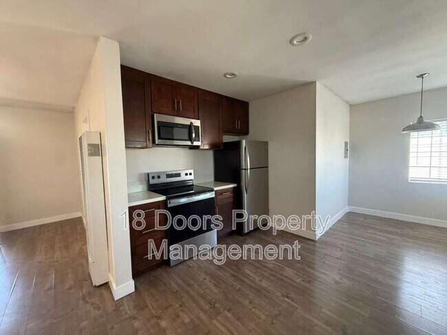 Photo - 4375 51st St