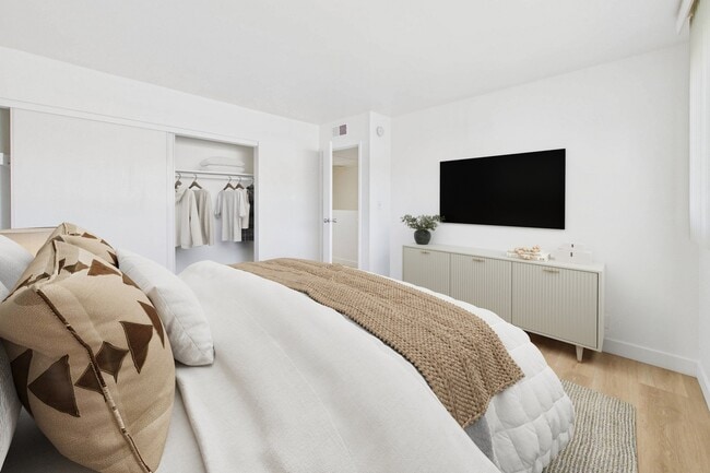 Photo - La Cresta Apartments