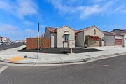 Photo - 4463 Manzanita St