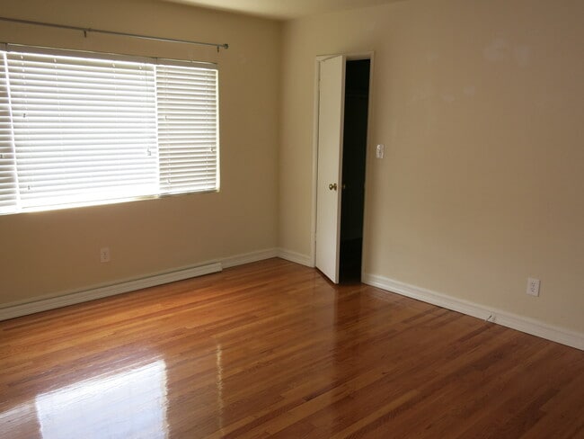 Photo - SDSU available AUGUST 2026 - 5 Bedrooms / 2 1/2  Bathrooms Large house in walking distance to SDS...