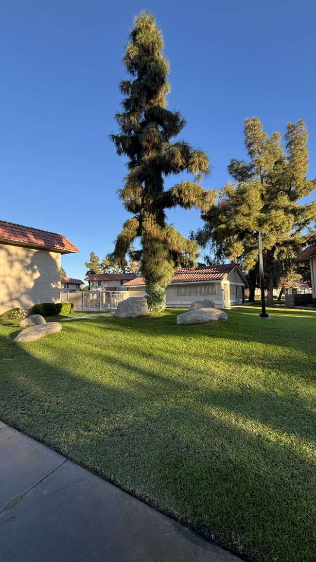 Building Photo - 2 Bedrooms Townhome
Availble For Rent in Indio Unit #109