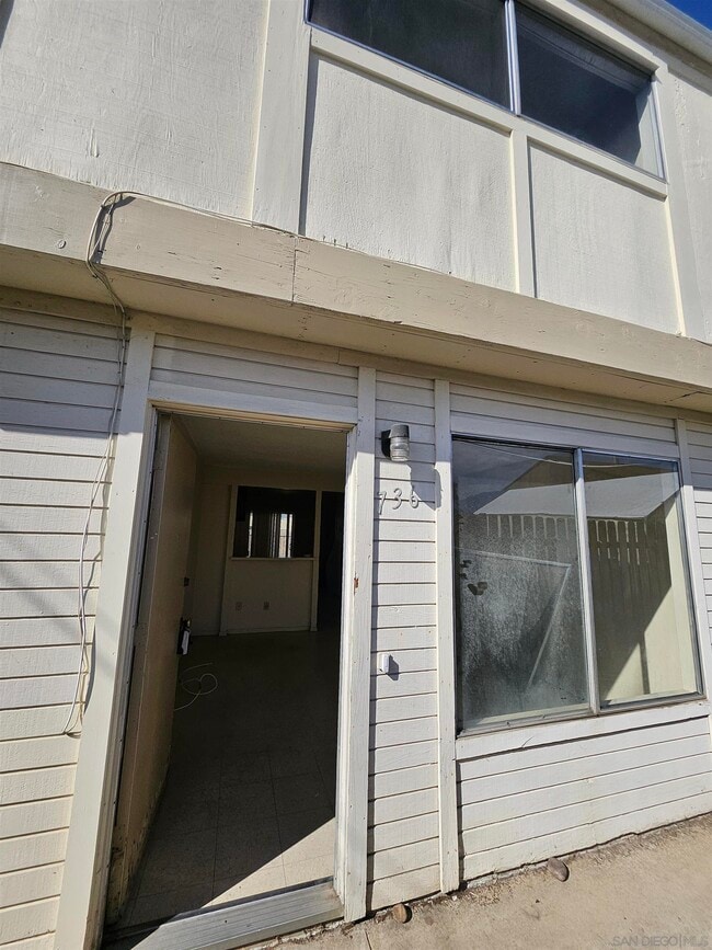 Photo - 736 Florence St