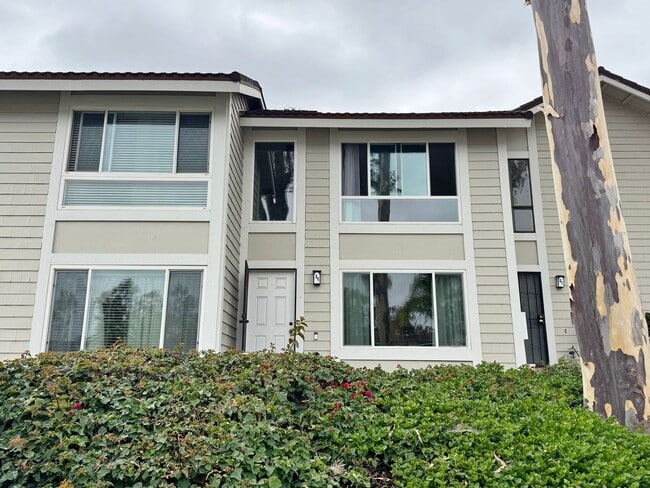 Photo - FOR RENT 2BD/1.5 BA/2 parkings/ Town House