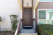 Photo - **LOOK NO FURTHER 3 BEDROOM TOWNHOME W/LAU...