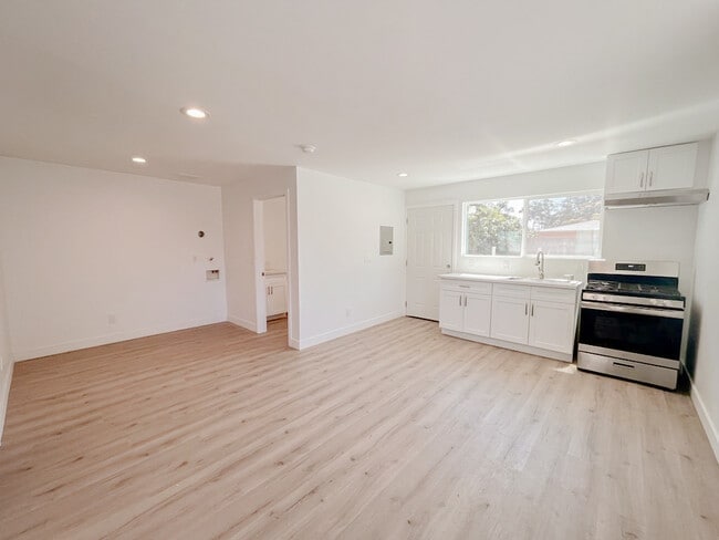 Photo - 3824 W 104th St