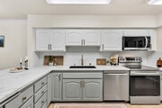 Stainless Steel Appliances - 2600 Torrey Pines Rd Condo